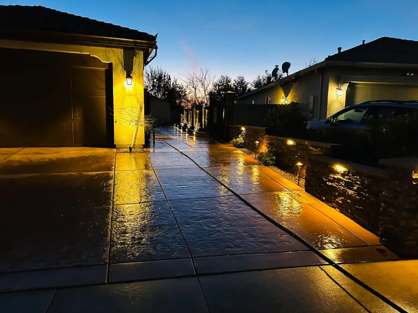 Custom concrete driveway with clean borders in Turlock, CA
